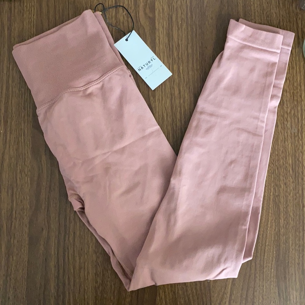NWT Naturyl Niykee Legging